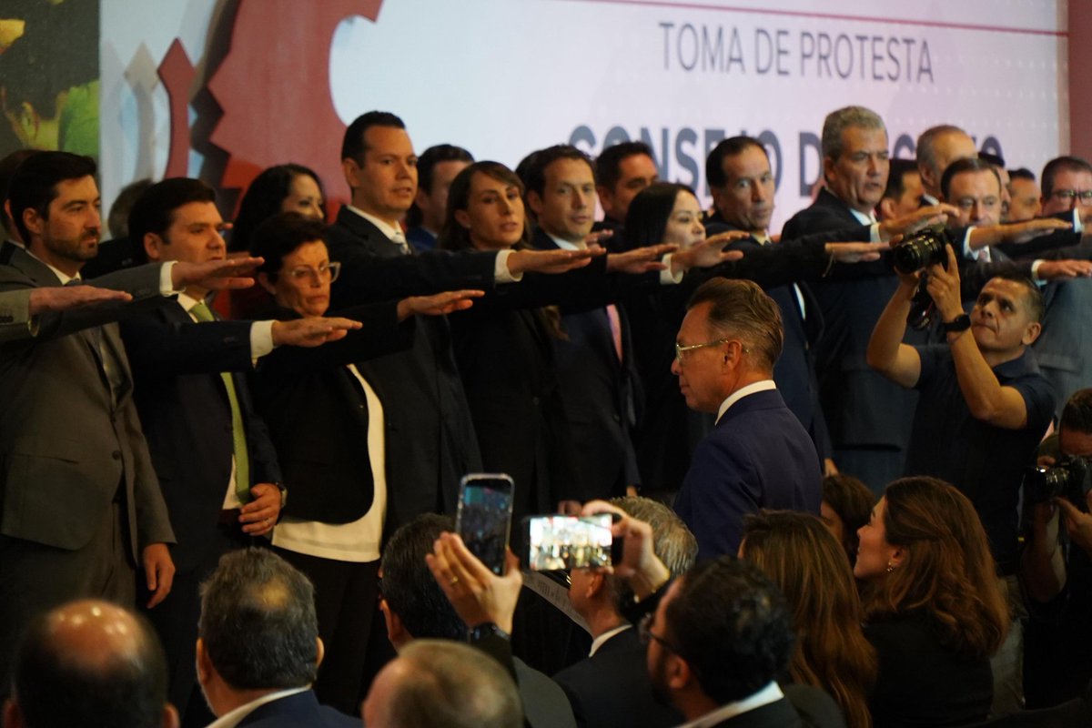 julietaangulo's tweet photo. Un honor y un especial compromiso en esta nueva etapa, formar parte de la Toma de Protesta e integrar el Consejo Directivo de la Cámara de Comercio 2026-2027
Refrendamos nuestro compromiso con el sector empresarial y con el desarrollo de Jalisco.
@CamaradeCom_GDL https://t.co/7J3JX0MUEz