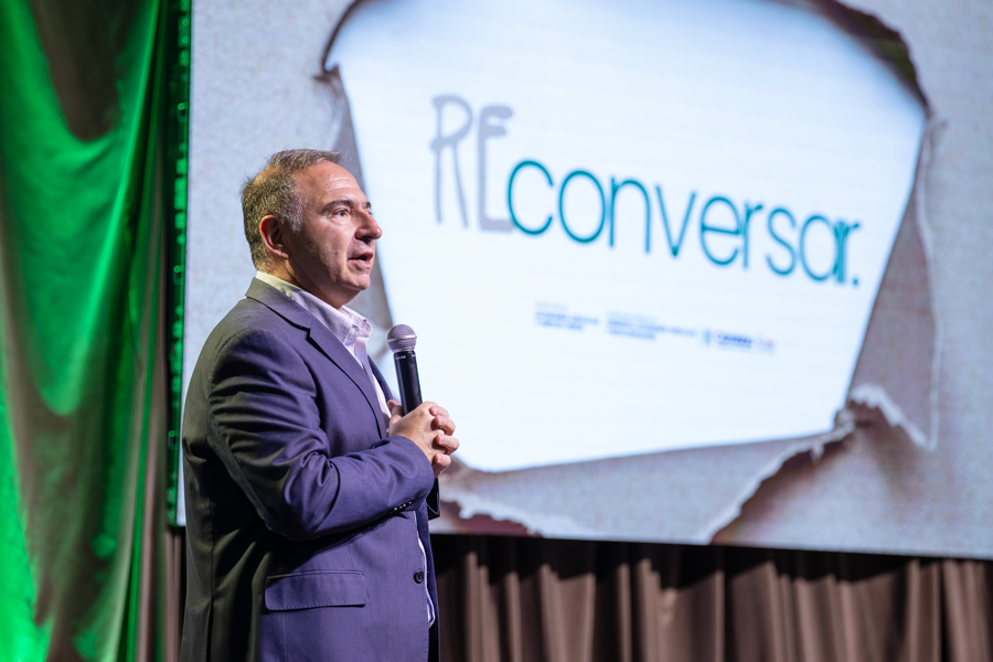 gobdecordoba's tweet image. 🌿 La segunda edición de #ReConversar reunió a más de 400 estudiantes de escuelas secundarias de #Córdoba, en un espacio de encuentro, reflexión e intercambio sobre los principales desafíos socioambientales actuales.

La jornada, impulsada a través de la Secretaría General de