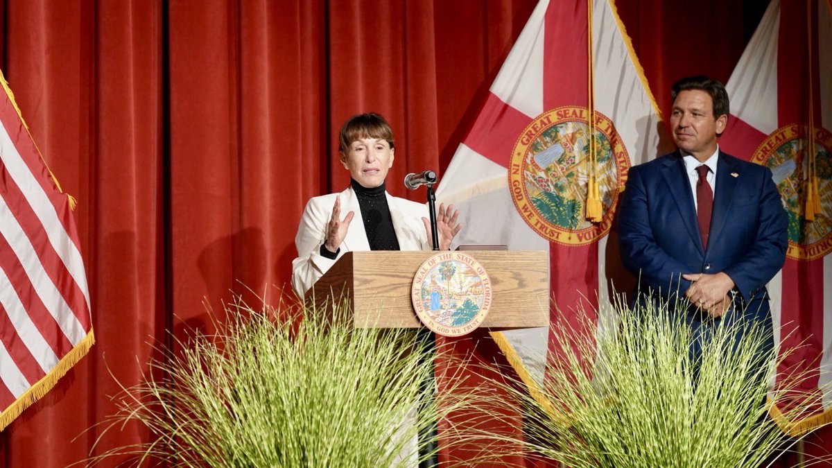 GovRonDeSantis's tweet image. The Governor’s Medal of Freedom is the highest civilian honor bestowed by the state of Florida on outstanding citizens whose contributions have transformed our state for the better. Today, I was proud to recognize Paul Tudor Jones and Mary Barley, as well as the legacies of