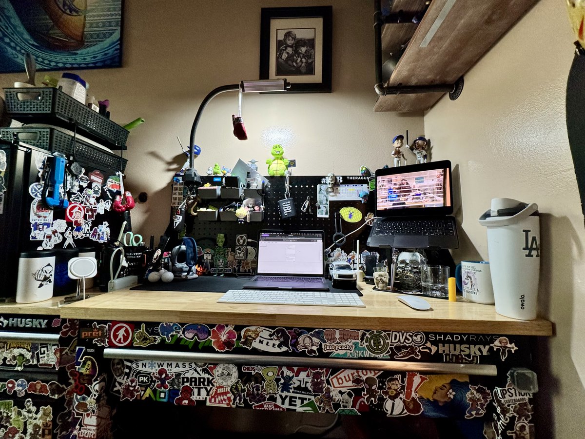UncleMaui's tweet image. All my #WFH homies, share your workspace. This is mine.