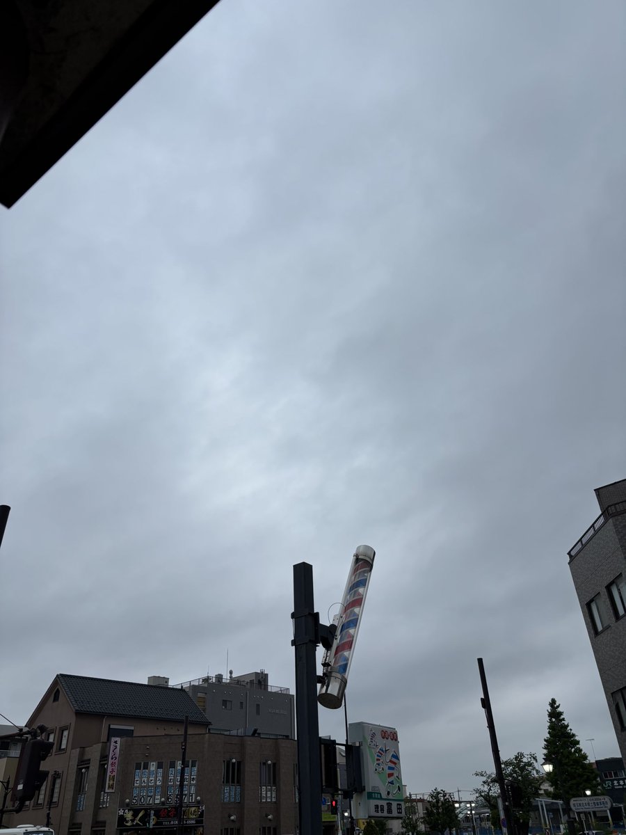 おはようございます☁️
本日も8:30より営業いたします✂︎
みなさまのご来店をお待ちしてます😄