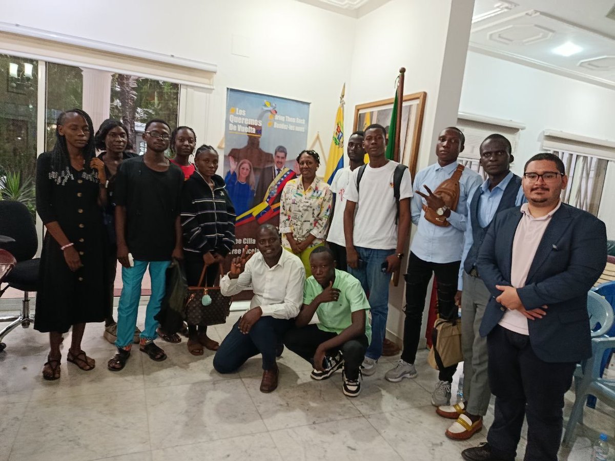 EmbCongo_ve's tweet photo. En el marco del Gran Peregrinaje Nacional, amigos y jóvenes del Congo participaron en el Seminario Internacional “Venezuela vuela libre” y exigieron el cese de las MCU contra el Pueblo de Venezuela. 
@Cancilleria_ve @yvangil 
#BringThemBack
#FreeThemNow
#FreeMaduro
#FreeCilia https://t.co/8ItnFxoqOw