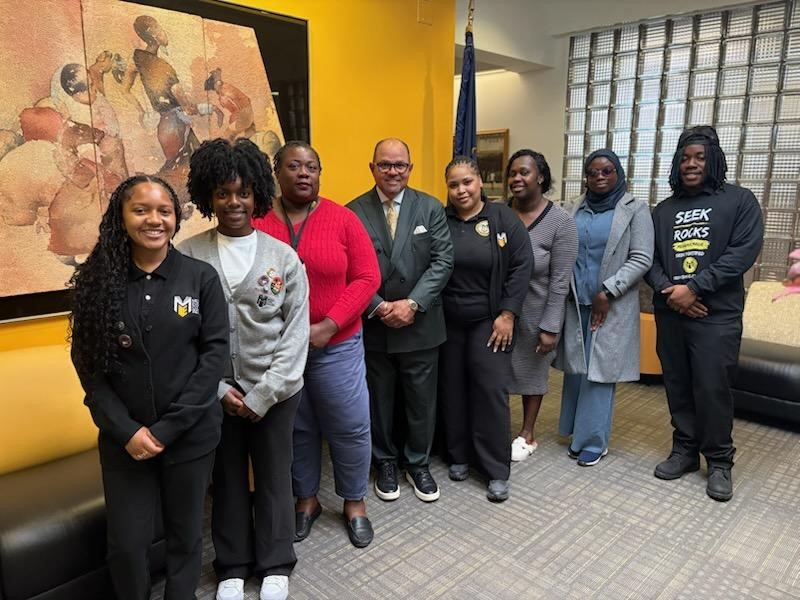 CUNYCOO's tweet photo. Great to visit with Medgar Evers College President Patricia Ramsey and her senior leadership staff - and to spend time with a wonderful group of Medgar Evers students! Go Cougars! @NewsatMedgar https://t.co/f0Oe0dlJlD