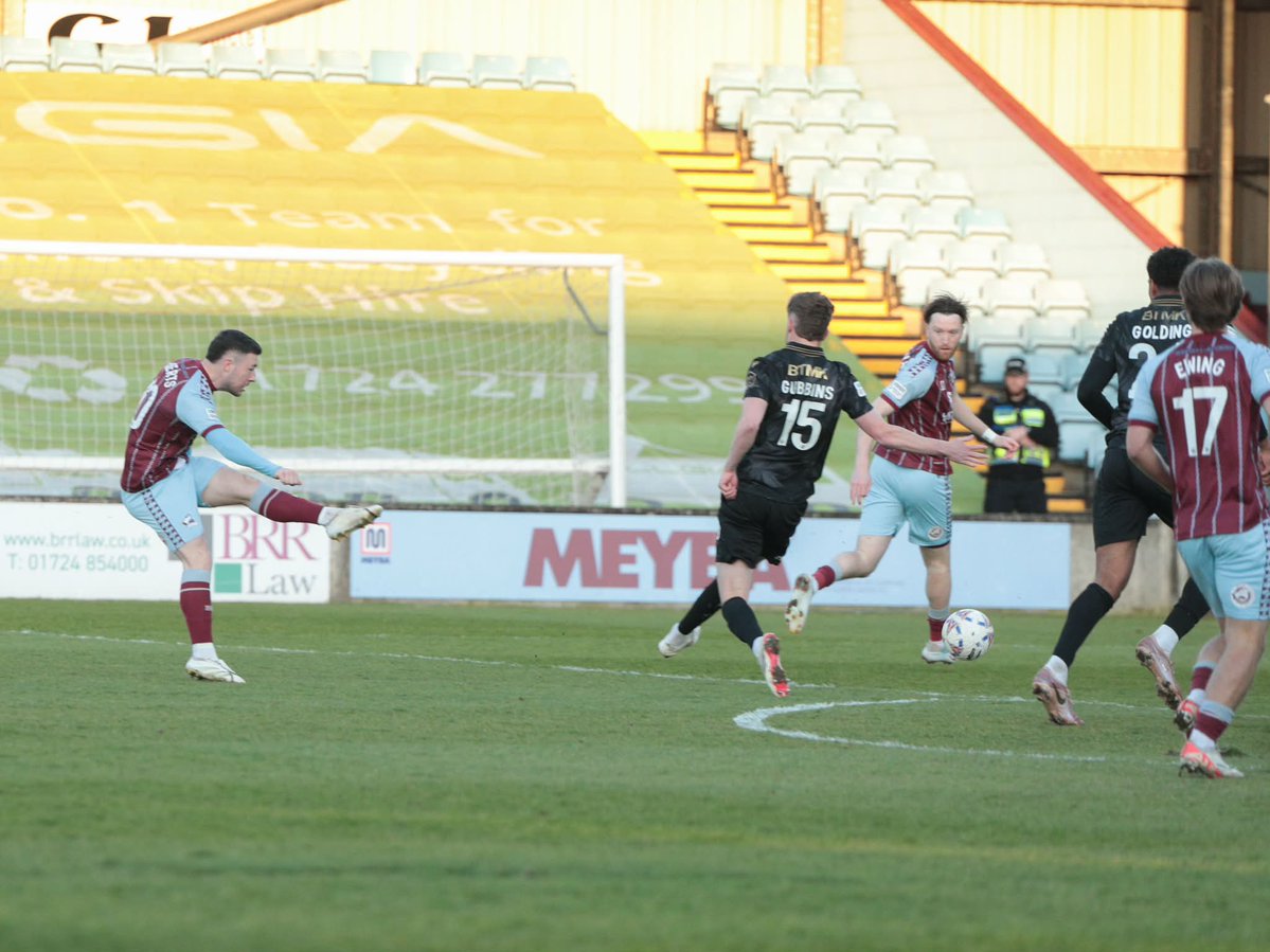 SUFCOfficial's tweet image. 📸 𝐌𝐀𝐓𝐂𝐇 𝐏𝐇𝐎𝐓𝐎𝐒

Many more to follow, but here's a quartet of images from Steve Hope from tonight's game including the winning strike and celebration.

#UTI #IRON