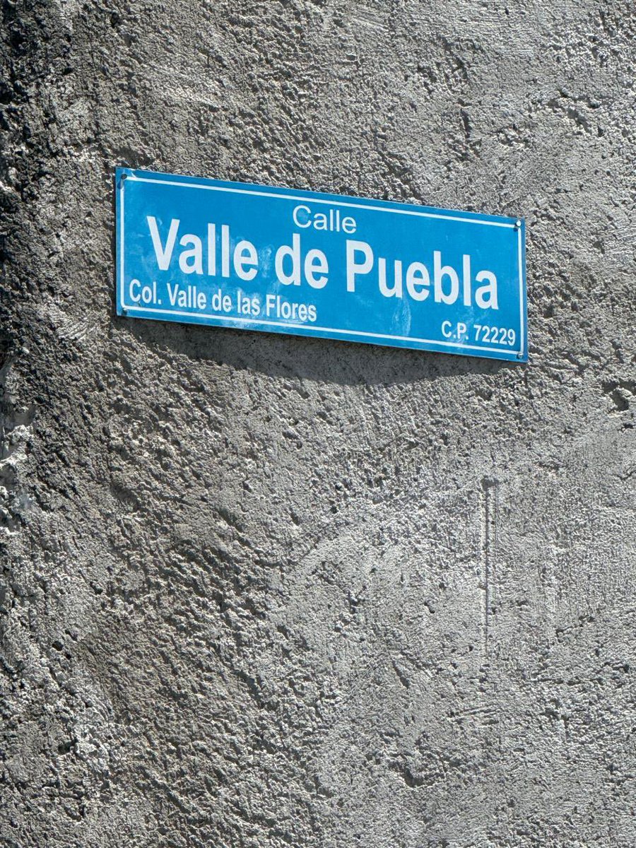 asuld's tweet photo. @PueblaAyto bloqueando la banqueta y con riesgo de caer, se encuentran estos costales que pueden ocasionar un accidente.
¡Se requiere su atención urgente!
En calle Valle de Puebla en la colonia del Valle
@armentapuebla_ @pepechedrauimx @ClementeGomezM @carlosmartinh @aztecapuebla https://t.co/6pvYLczAlH