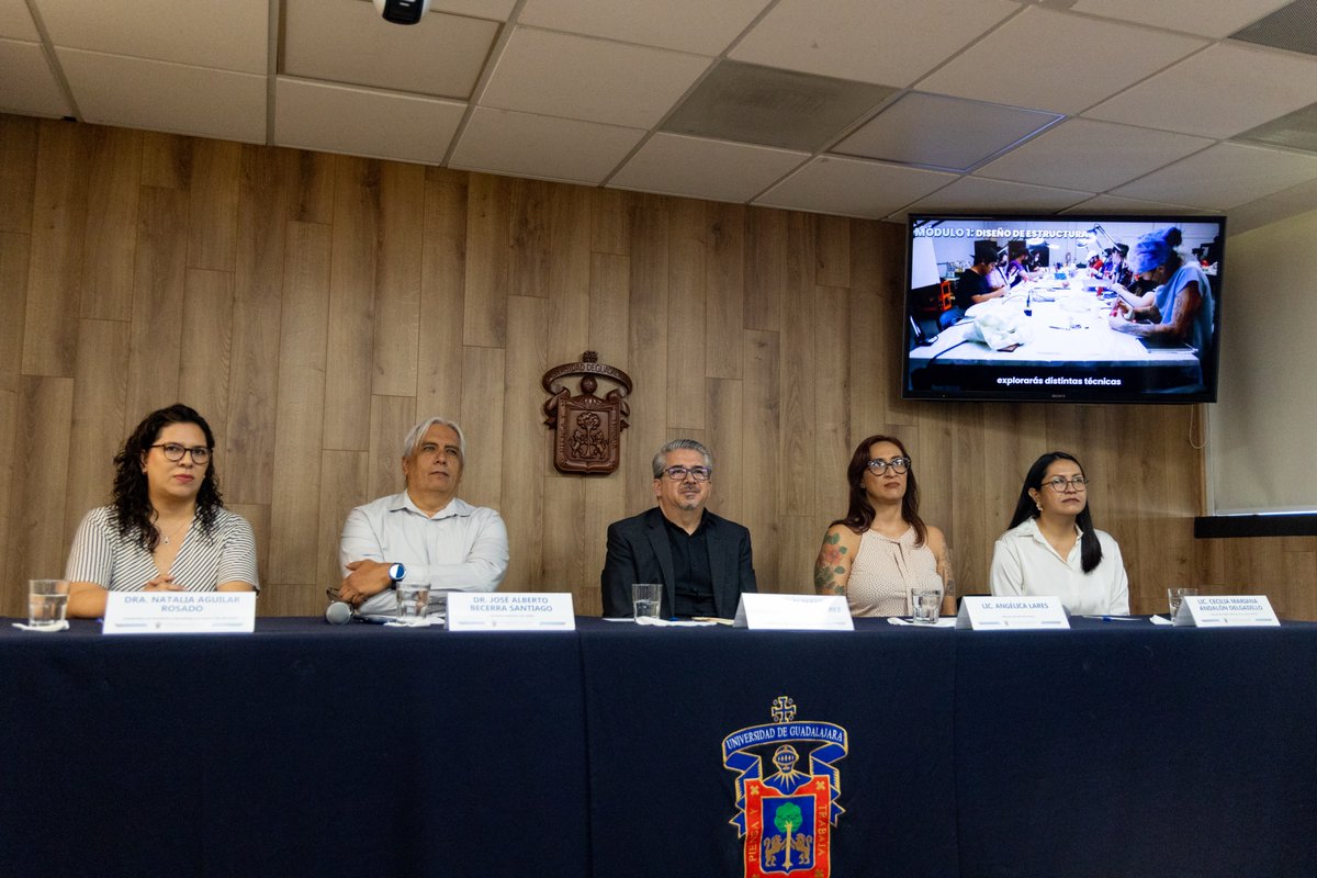 AlbCastellanos's tweet photo. Seguimos impulsando alianzas que generan oportunidades reales para nuestra comunidad.
Junto a @Taller_Chucho presentamos 2 diplomados de verano en animación stop motion y creación cinematográfica, para que más estudiantes del
@cugdl_udg lleven su talento a la industria.📷🚀 https://t.co/NDLoWfA8ov