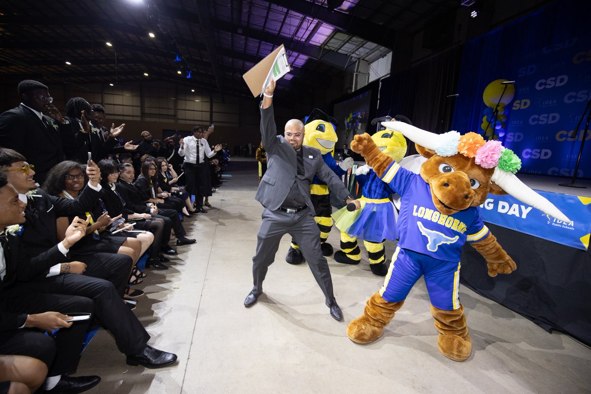 IDEAschools's tweet photo. 🤩 Relive the excitement of IDEA San Antonio's College Signing Day 2026! ​

Last week, IDEA San Antonio's Class of 2026 revealed their college decisions to their friends and family in an energy-packed celebration! 📸 Check out the recap on the IDEA Blog: https://t.co/3TIeVZF1oy https://t.co/hEB1K0Cx58