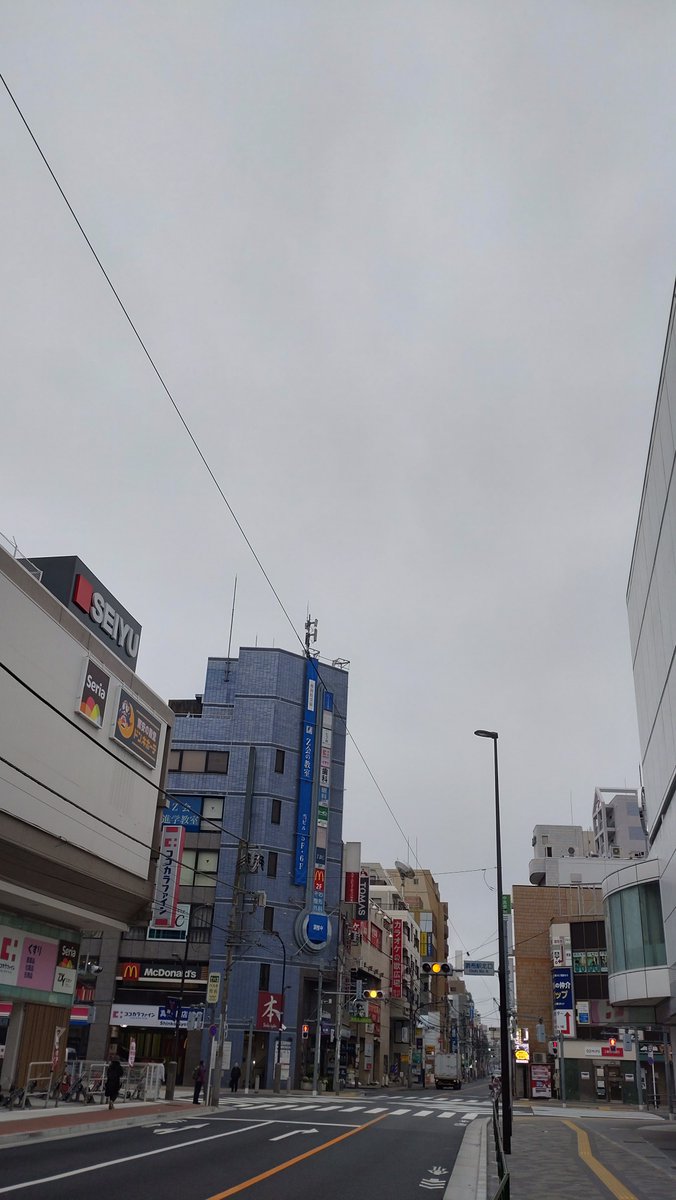 今朝はどんより空模様☁天気は下り坂。
髪切ってさっぱりしましょ✂
#おはようございます #調布 #理容室 #床屋 #予約詳細はHPより #LINE予約  #夕方枠延長中
