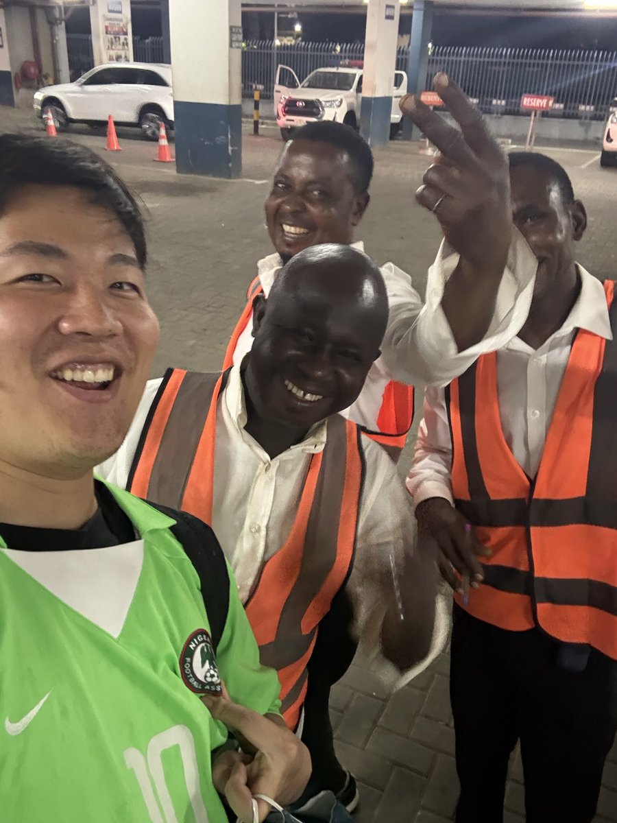 ナイジェリア🇳🇬到着

現金の所持金０でチップ払えませんが、
親衛隊を採用できた！！！

Σ友達経済圏さらに拡大中❤️‍🔥