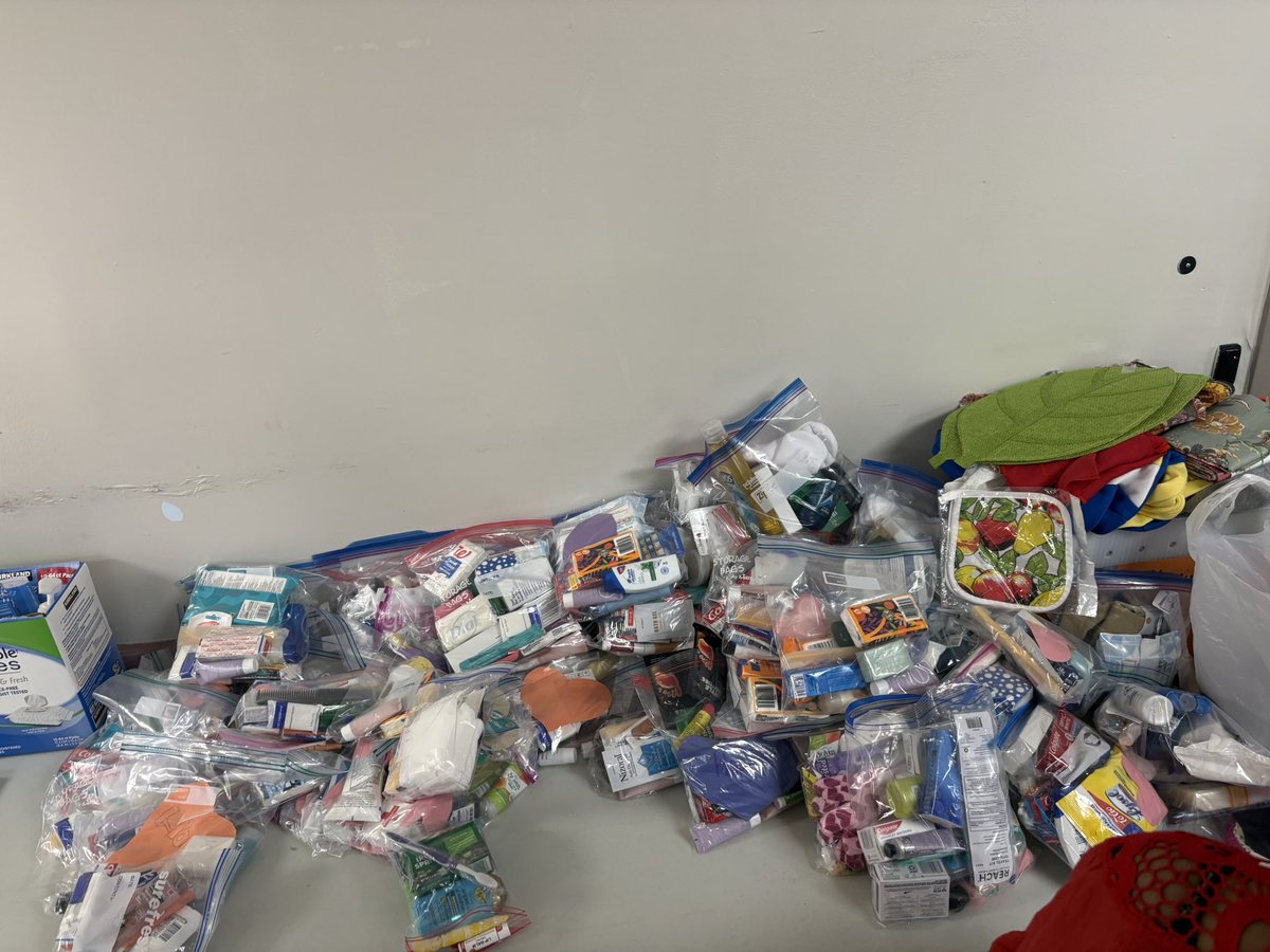 NYPD100Pct's tweet image. In partnership with Saint Rose of Lima Church and Pastor Rodriguez, we delivered vital donations to those in need at the #Rockaway shelter, highlighting our commitment to serving the community.