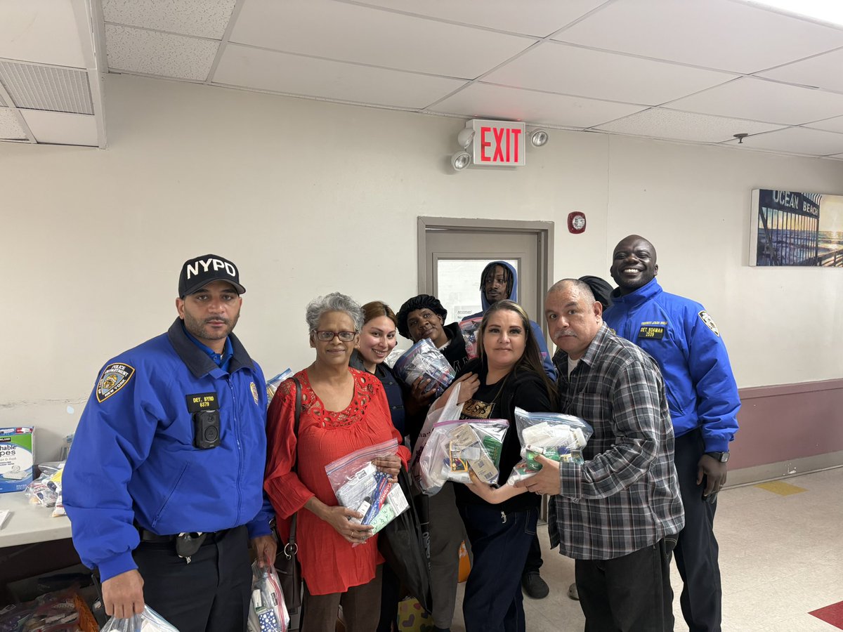 NYPD100Pct's tweet image. In partnership with Saint Rose of Lima Church and Pastor Rodriguez, we delivered vital donations to those in need at the #Rockaway shelter, highlighting our commitment to serving the community.