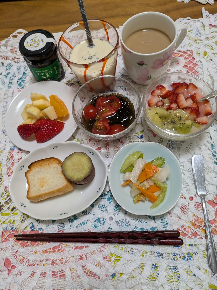 私朝食
もずく黒酢が好き
最近
豆乳黒ゴマきな粉が美味しい🙀
手作り米パンにオリーブオイル良いかも😁

#私朝食
#早めの朝食
#マルサン豆乳