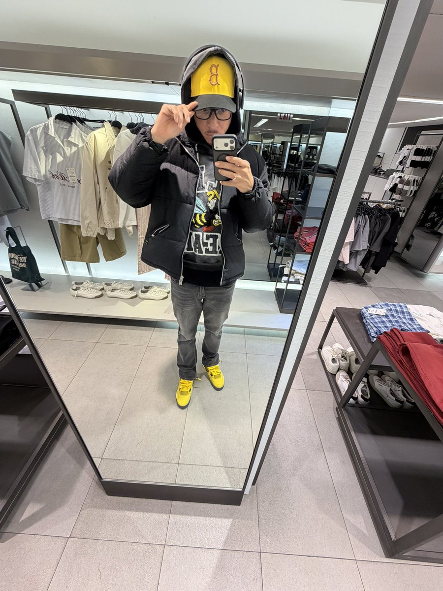 TheManWithESPN's tweet image. #Bumblebee🐝