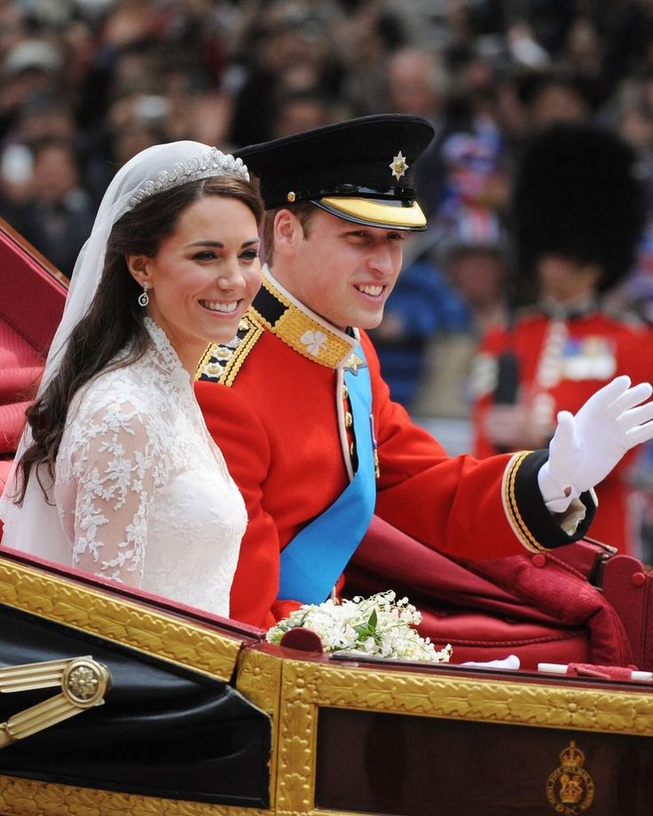 luu297's tweet image. Happy 15 years of marriage to my fave couple ❤️ It has been inspiring to see these two college sweethearts grow into their roles as future King and Queen, become parents and go through life challenges as partners. For many many years more 🥂  #PrinceWilliam #PrincessCatherine