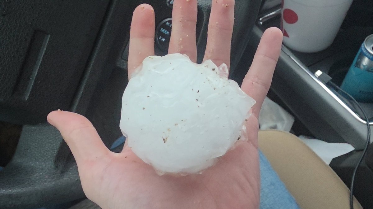 BryceShelton01's tweet photo. Tea cup size hail near Cresson, Texas @NWSFortWorth https://t.co/uZEpi9akB7