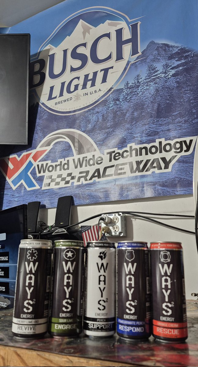 gehnerjd's tweet image. Chilling out in the @BuschBeer @WWTRaceway garage looking at these beautiful cans from @Justin_Nunley and @WAYSEnergy. Will give update once I drink them. Love the "support and honor towards who selflessly serve our communities and country." #merica