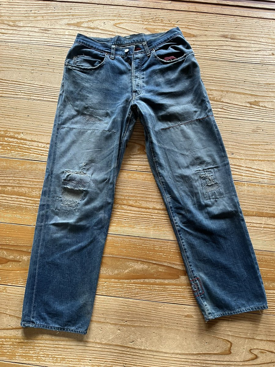 今日は 昭和節。

昭和生まれのボクが
30数年前の平成初期に
買ったジーパンを
令和になって
つい 先日 リペアした。

歴史と思い入れのあるジーパンで
過ごします。

すめらぎいやさか。

#昭和節 
#昭和の日

chan75.hatenablog.com/entry/2016/04/…