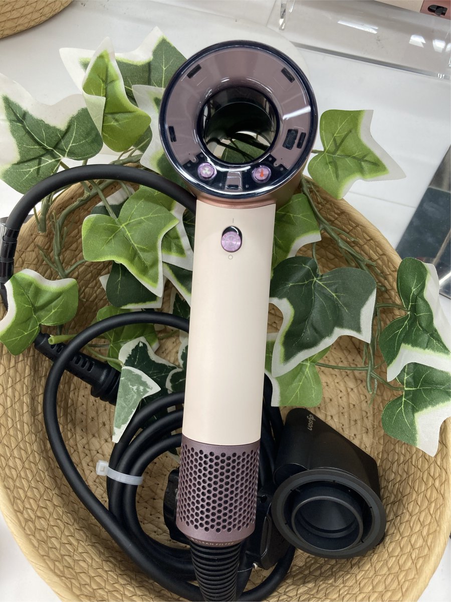 ダイソン　ドライヤー　海外　BFタイプ ダイソンのヘアドライヤーに超軽量の新モデルが登場。小さなボディと軽