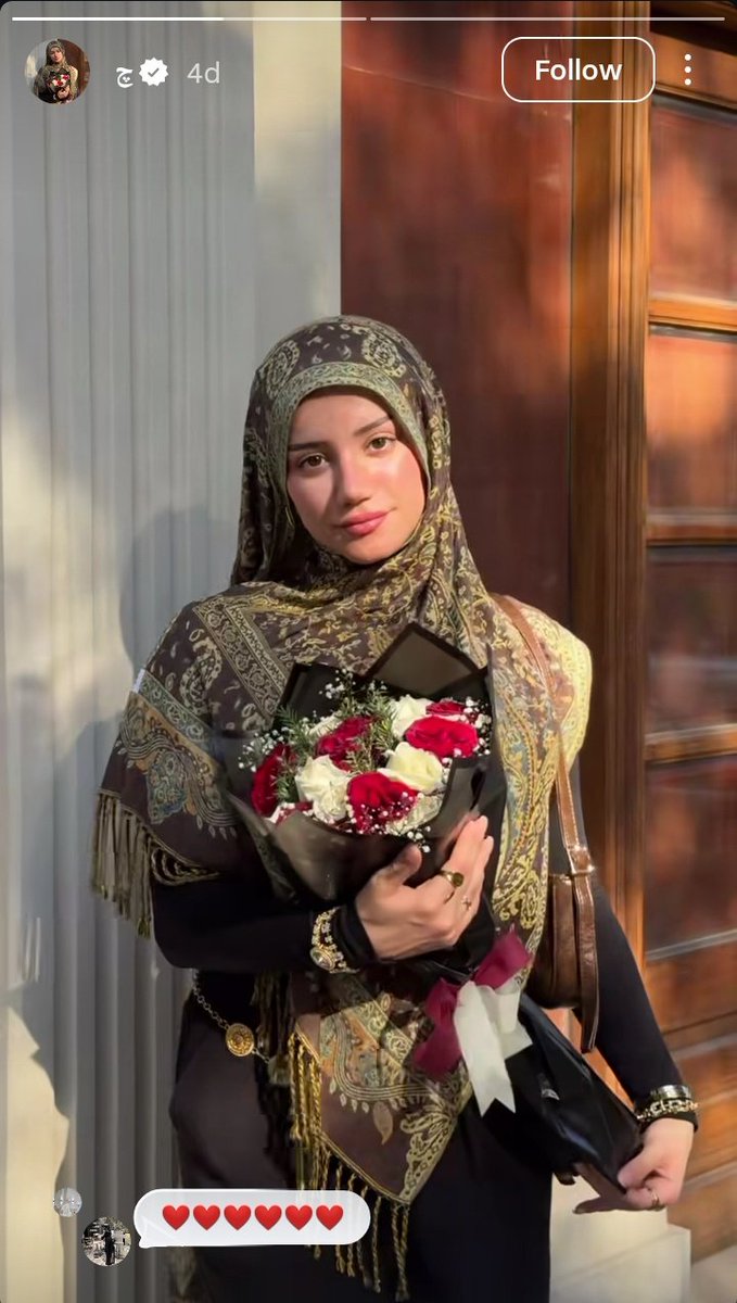 Walahte3bt's tweet photo. نفسي أبطل الصدمة الحضارية اللي بتجيلي لما حد يبقي فالبيك بتاعه وفجأة يرمي كل د ويتحجب https://t.co/BslEpzH9zS