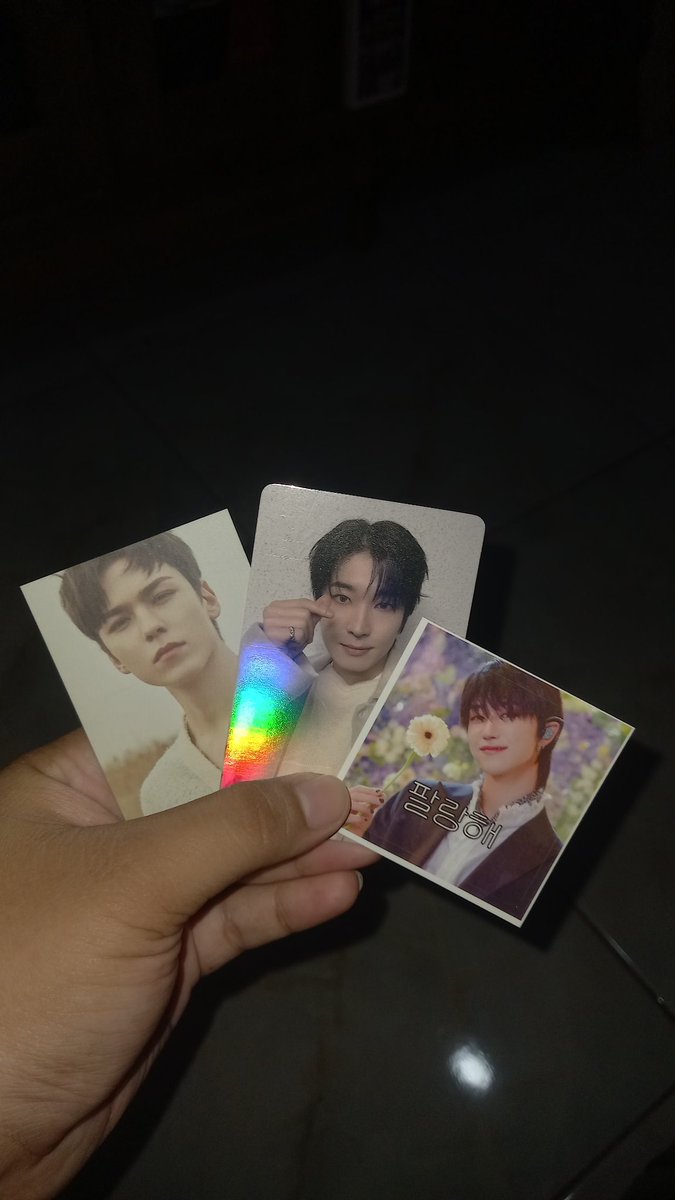 seomyungho_0's tweet photo. @SunBeadss @kyliechwe @gyulogies @leejongsukq @pio_is_pio Lucu bangettt 🤩👉🏻👈🏻 alhamdulillah suda sampai dengan selamat paket nya, sekali lagi thanks ya kak😉❤️ https://t.co/mLPglqPyKX