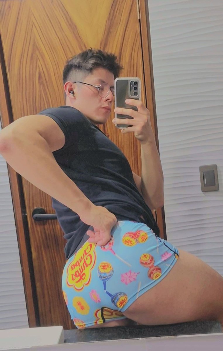 leoel_3's tweet photo. 👅🍭 https://t.co/1YlsQaWNFk