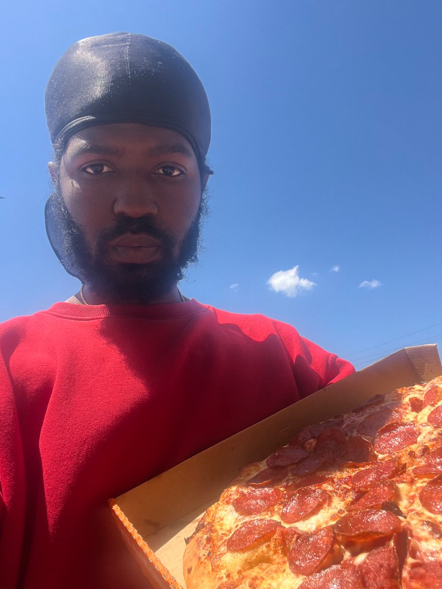 DamienBoyce__'s tweet photo. -Grub and im on The Move-💯 #Christianpodcast #Podcast https://t.co/vHBaTL5eTu