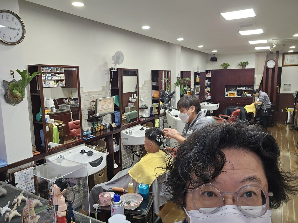 hamaster3's tweet image. 4月29日(水)先負、昭和の日
降ってきそうです☁️
ヘアーアルチザン　ナカジマ 、今週も宜しくお願いします😃✂️💈

#barber #バーバー #ヘアサロン 
#理容 #美容 #床屋 
#石岡 #真壁 #桜川 #筑西
#世界チャンピオン
#スキンフェード #フェード 
#濡れパン #お顔そりエステ 
#ツイスト #スパイラル