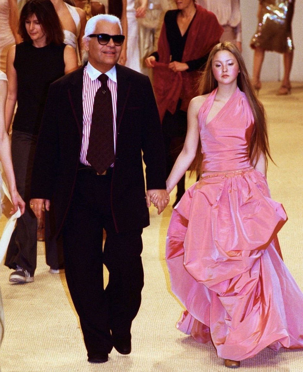 PinkRunwayDiary tweet media