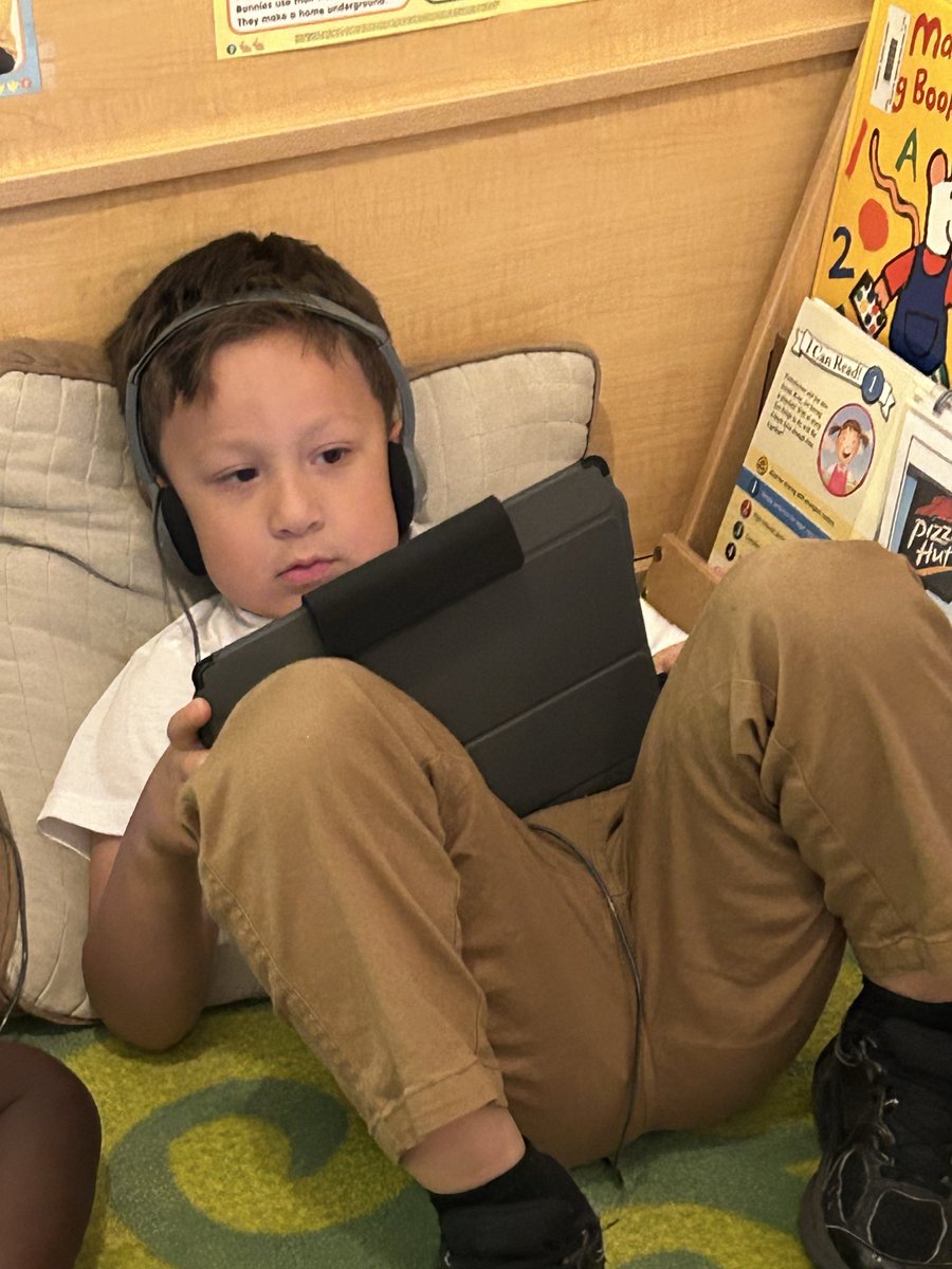 RCAELCPAT's tweet image. Tech time in Pre‑K means curious minds, focused faces, and learning that feels like play.

#CuriousMindsAtWork #LittleExplorers #LearningIsFun #PlayBasedLearning #PreKMagic #dph #pat