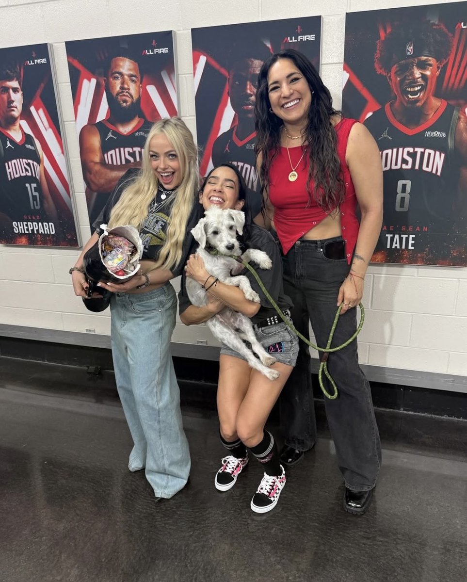 My Life Is Complete 🥺 

Thank you <a href="/TheAJMendez/">AJ Mendez</a> for the photo 🫶
