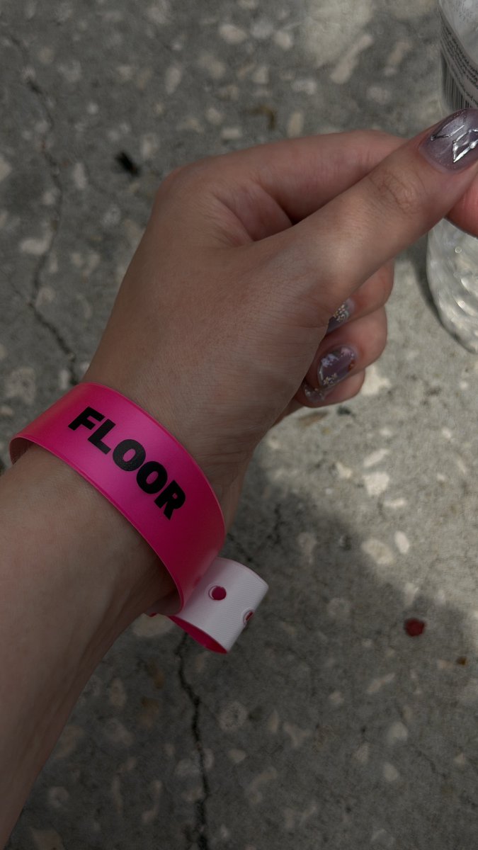 Anna ⁷ ୨♡୧ 𝓐𝓻𝓲𝓻𝓪𝓷𝓰 ㉧㉣㉣ IS SEEING BTS 💜 tweet media