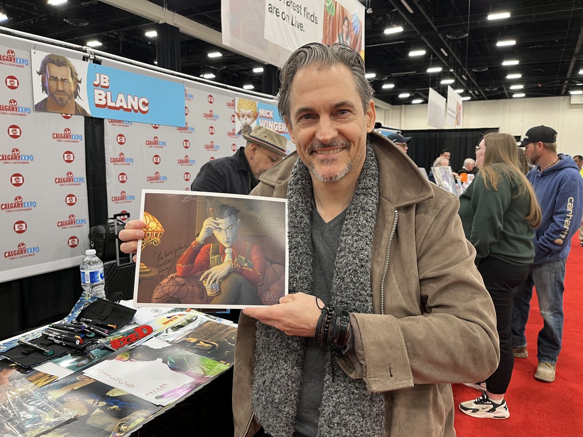 artofbeans's tweet photo. IT HAPPENED AGAIN.

Just like in Edmonton back in September I was at my booth doing my thing and yet again turned around to find Silco’s VA, the wonderful Jason Spisak, standing there at my table!  😱🤯

(part 1/5)

#jasonspisak #silco #calgaryexpo #arcane @JasonSpisak https://t.co/vEdabrL8U1