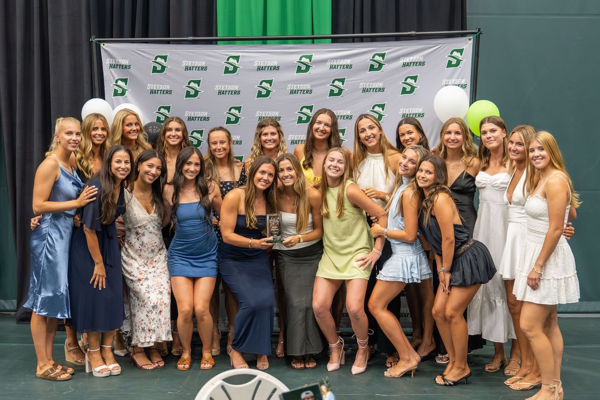 StetsonBeach's tweet photo. 𝓗𝓪𝓽𝓽𝓮𝓶𝔂𝓼 

 7 honors 💚 including 
• Newcomer of the Year • Assistant Coach of the Year • Best Team Upset • Heart of a Hatter https://t.co/s77G6zFEdC