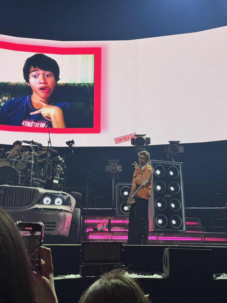 adi’s a star ★ tweet media