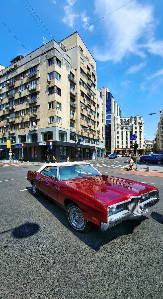 Travel_2Romania's tweet image. Sweet Bucharest - Când Bucureștiul devine muzeu în aer liber🚗

#bucuresti #bucharest #romania #visitbucharest #visit #destinatieturistica #retromobil 
📷 Sweet Bucharest