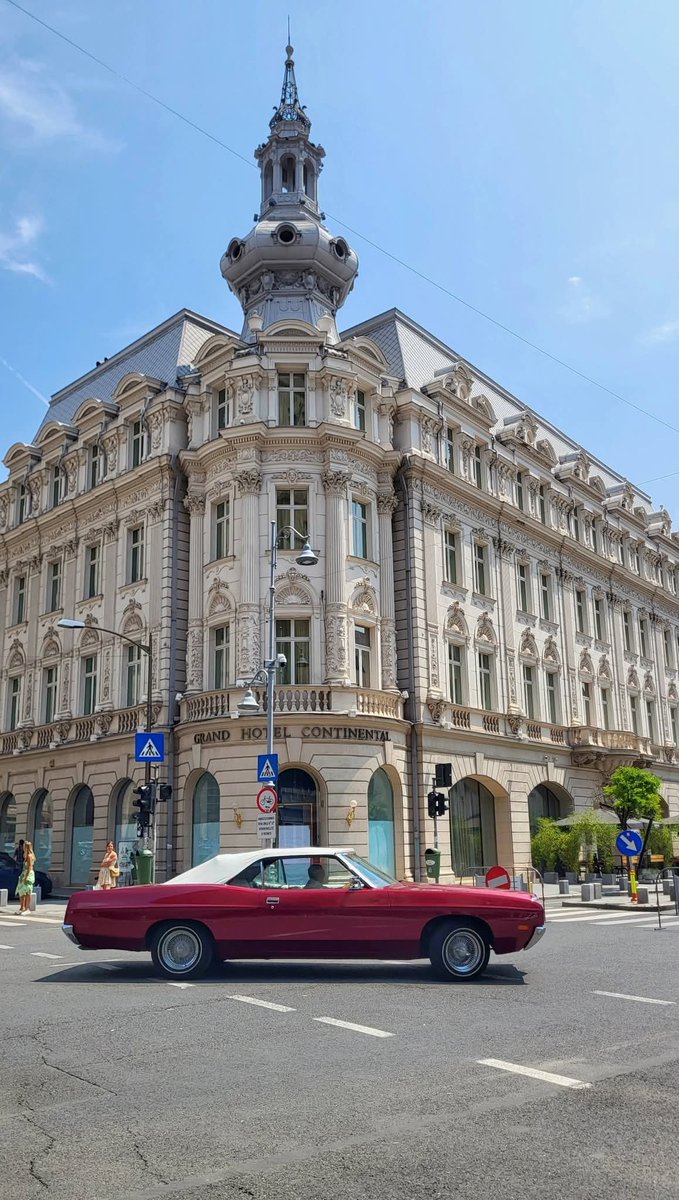 Travel_2Romania's tweet image. Sweet Bucharest - Când Bucureștiul devine muzeu în aer liber🚗

#bucuresti #bucharest #romania #visitbucharest #visit #destinatieturistica #retromobil 
📷 Sweet Bucharest