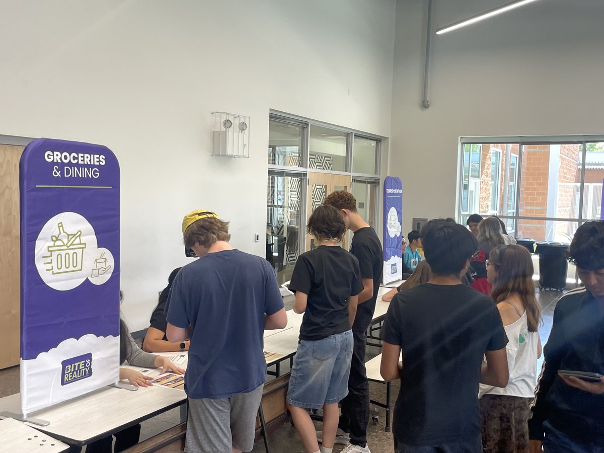 TruWestCU's tweet image. Great energy at today’s #BiteofReality simulation at @McKemyAcademy in Tempe! Students showed real enthusiasm and insight about money management early on.
@VantageWestCU @FirstCU @CopperStateCU 

#CreditUnionDifference #TeachKidsMoney #FinLit