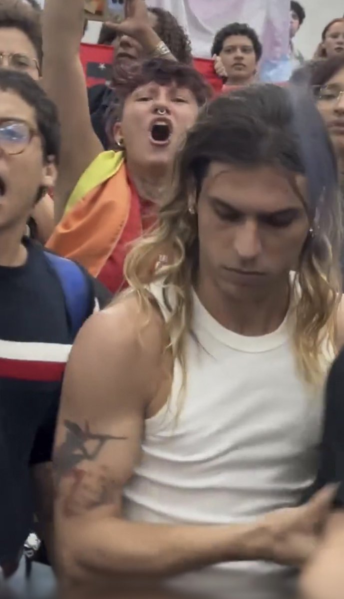 Marcela 🇫🇷 tweet media