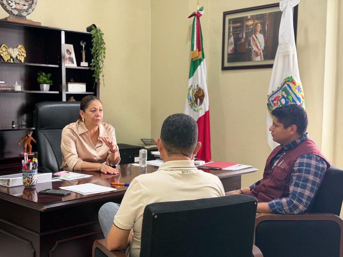 artemisa_laura's tweet image. 🫱🏽‍🫲🏼 Trabajar en territorio es gestionar acciones en beneficio de las familias. Recibí con gusto a @omarmunooz, presidente municipal de #Cuautlancingo, para platicar sobre los programas de #Bienestar 🙌🏼.

🙋🏻‍♀️🧑‍🧒‍🧒 Coordinar tareas entre los diferentes niveles de gobierno genera