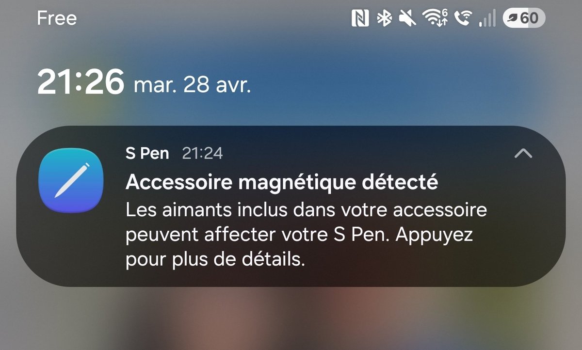 (c’est littéralement la coque de <a href="/SamsungFR/">Samsung FR</a> mdrr)