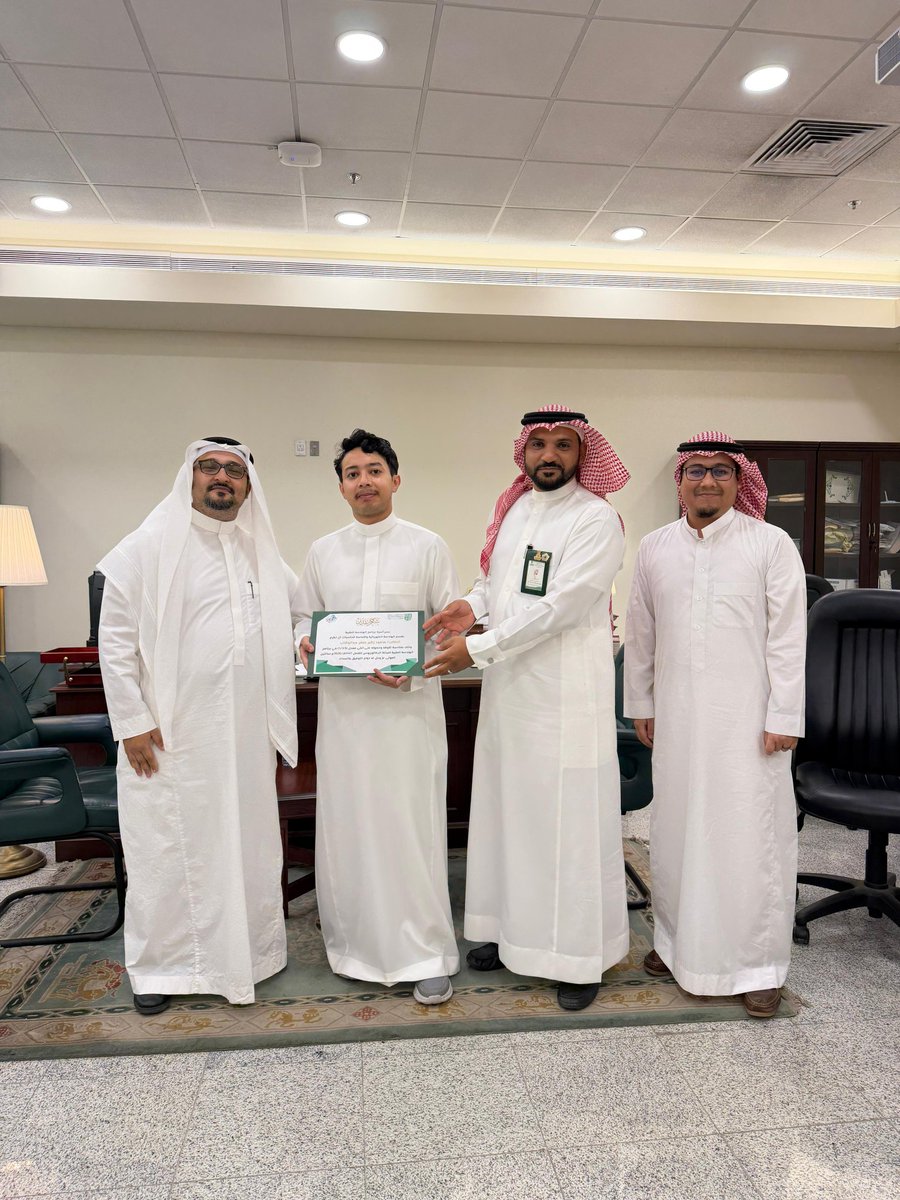 ECE_BME's tweet photo. كرم برنامج الهندسة الطبية بحضور سعادة رئيس قسم الهندسة الكهربائية وهندسة الحاسبات : محمود عبدالوهاب (بكالوريوس) وم.محمد الشهري (ماجستير) و م.هتان مجلد (دكتوراه) لتميزهم الاكاديمي وحصولهم على اعلى معدل في الفصل الدراسي ٢٠٢٦/١٤٤٧ ونتمنى لهم دوام التوفيق والتميز https://t.co/dodfUOsnz1