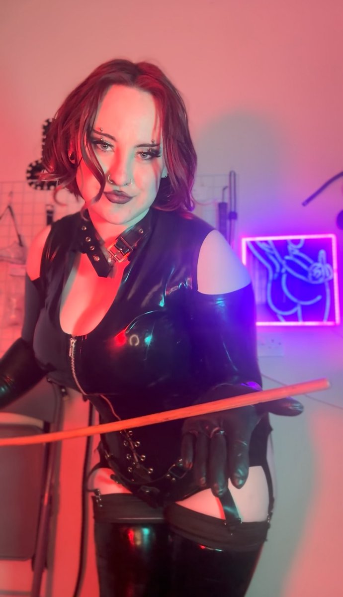 Madame Pixie Vanora tweet media