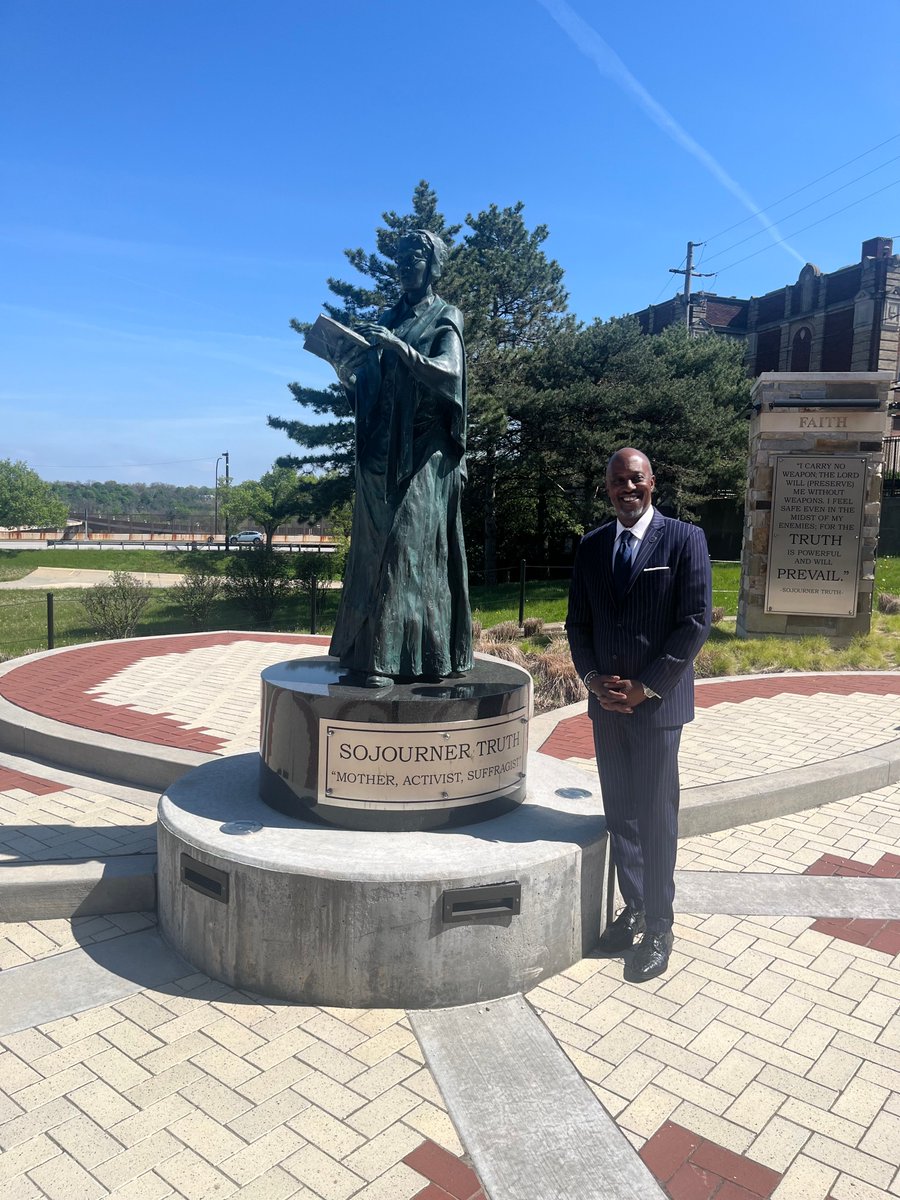 usblackchambers's tweet photo. USBC President was in Akron, Ohio in advance of an evening address at the Black Chamber of Commerce of Summit County, engaging in a series of strategic meetings and site visits across the city. https://t.co/j4AIxmLwby