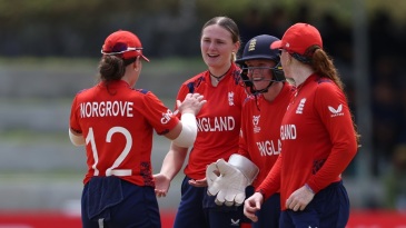 Yolacricket's tweet image. 'Fresh face' Corteen-Coleman arrives to reinforce England's old guard Charlotte Edwards has largely stuck with core group, who have one last chance to perform on world stage

#Fresh #face #CorteenColeman #arrives #Cricket