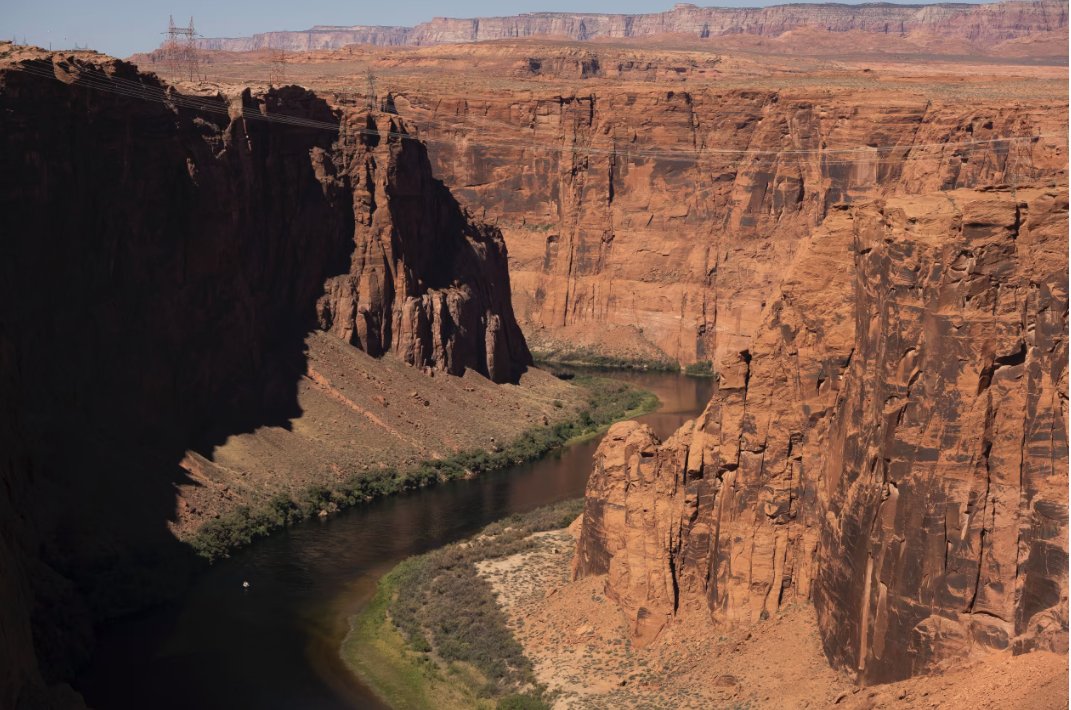 DanBehringer221's tweet image. Flush with water, San Diego is selling it. And thirsty states like Nevada and Arizona are buying. “It’s not a silver bullet but several pieces of silver buckshot,” Nevada water official says. wsj.com/us-news/climat… @wsj #water #drought #coloradoriver #sandiego #nevada #arizona