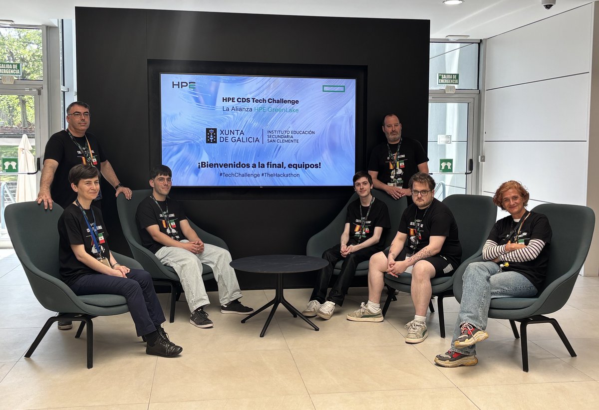 HPECDS_ES's tweet photo. 🏆 La gran final del #TechChallenge se celebró este fin de semana en nuestra sede de Las Rozas. ¡Enhorabuena a los ganadores del @IESSanClemente, de Santiago de Compostela! 👏 Más allá de la competición, nos quedamos con la energía, el trabajo en equipo y el gran ambiente vivido. https://t.co/GhAsFgcUo5