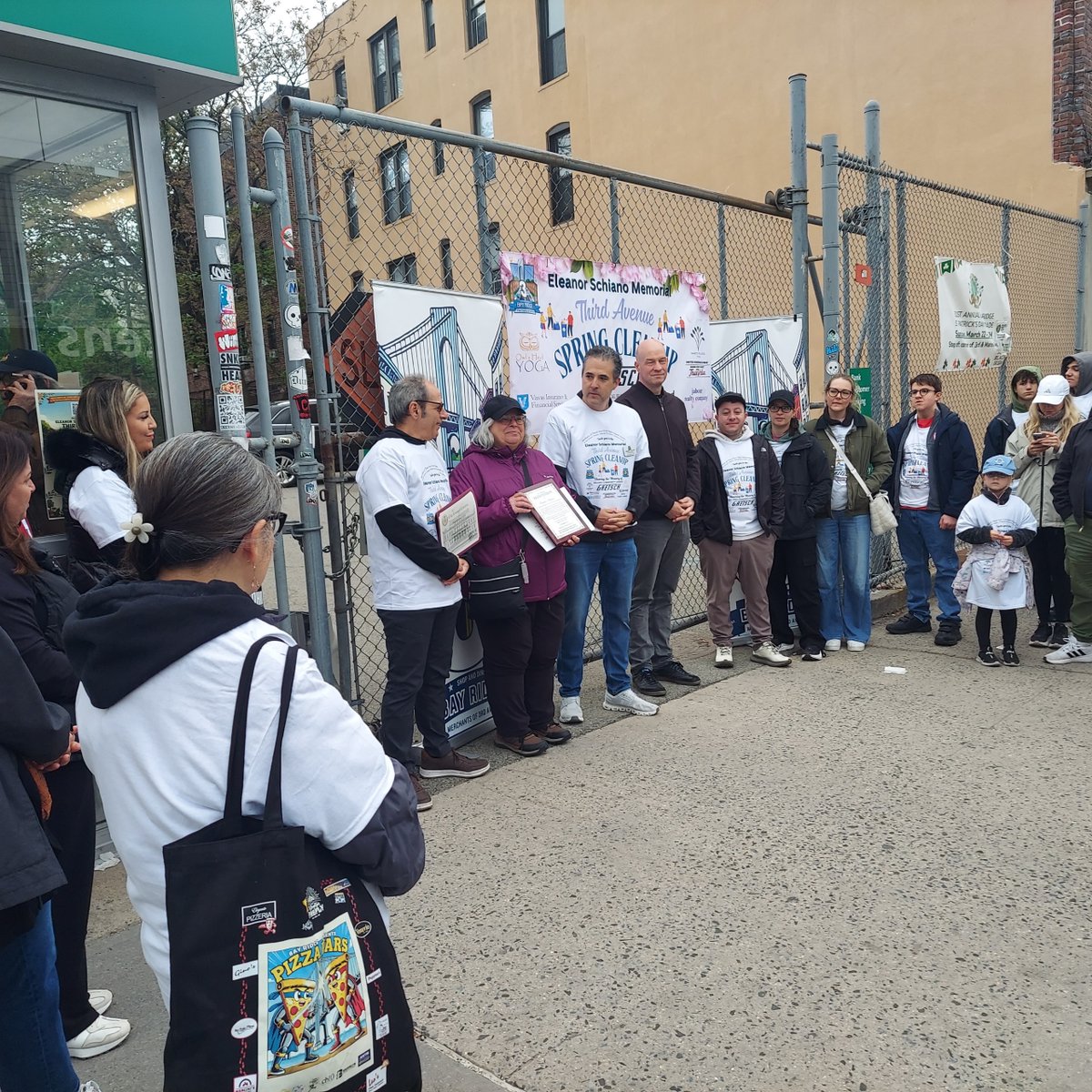 fredgretsch's tweet photo. last saturday's third avenue spring cleanup in #brooklyn in honor of eleanor schiano a big success. https://t.co/0BSUyK5Y4o