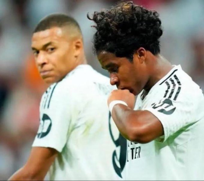 spiker joao nevese küçücük boyuyla gol attı diyince (bizle aynı boyda)