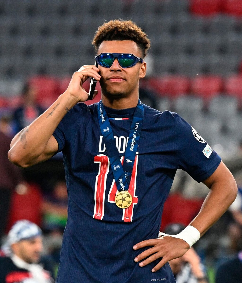 frabigol's tweet photo. Mientras algunos te dicen que ya no hay jugadores que gambeteen, Kvicha y Doue hacen estragos todos los partidos en el PSG.

El problema es que se la pasan viendo e hinchando por equipos de mierda que odian el fútbol como el Arsenal. 

Prendan la tele y aprecien estos jugadores. https://t.co/ttJI7Wzdeu