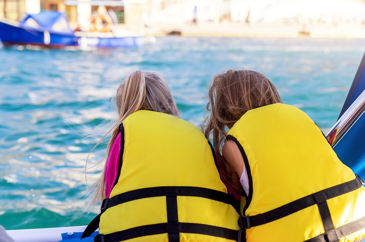 ProductWorldUSA's tweet photo. Boating Safety Gear Essentials Before Summer Launch https://t.co/uKmtLrdKGL #BoatingSafety #SummerFun #LifeVests #WaterSports #BoatLaunch https://t.co/STcTiLSWxQ
